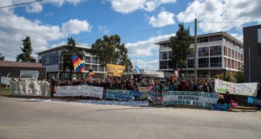 Protesta frente a las oficinas de Eidico en defensa de los humedales