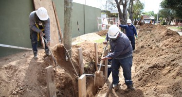 Malena Galmarini y Mariano Cascallares recorrieron una obra de cloaca en Claypole