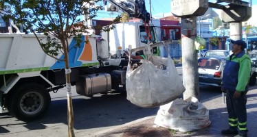 San Fernando: el Municipio retira bolsones con restos de materiales de obra para mantener la higiene urbana