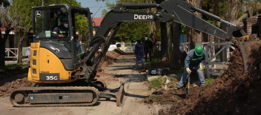 Malena Galmarini y Alberto Descalzo recorrieron una obra de agua en Ituzaingó