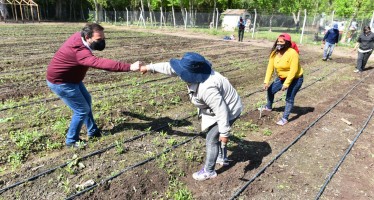 Escobar Sostenible: Sujarchuk recorrió la primera huerta orgánica municipal del distrito