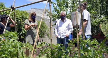 La huerta agroecológica “Argentina Construye” del barrio Las Tunas recibió al intendente Julio Zamora