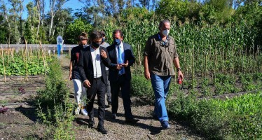 Kicillof y Berni recorrieron la huerta agroecológica de Ingeniero Maschwitz