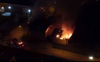 Gran incendio destruyó una planta recicladora de plásticos en Escobar