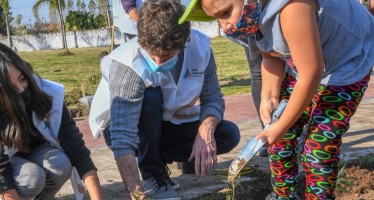 Jornada de plantación de flores y árboles autóctonos en San Fernando