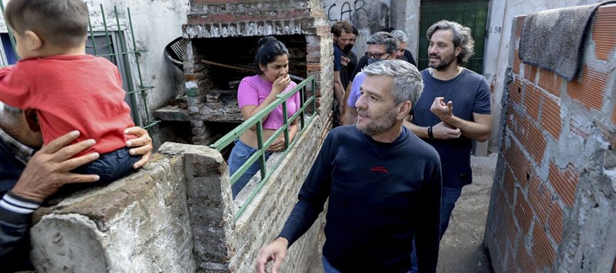 Cafiero y Zabaleta visitaron a mujeres de La Cava beneficiarias del programa Mi Pieza