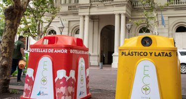 San Fernando incorporó una nueva campana para la recolección de Botellas de Amor