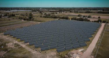 Escobar colocó el 100% de los paneles solares del primer parque solar municipal del país