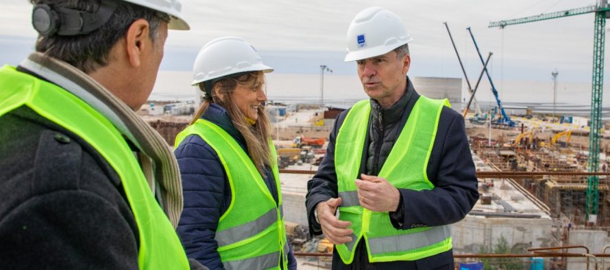 El vicepresidente del Banco Mundial visitó la megaobra Sistema Riachuelo junto a Malena Galmarini