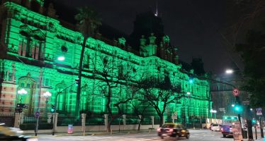 El Palacio de las Aguas Corrientes se iluminó de verde