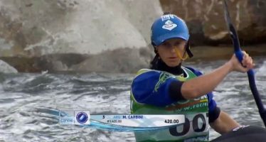 Mundial de Kayak Freestyle: un joven de San Fernando pide que la aerolínea le encuentre las palas que le perdió