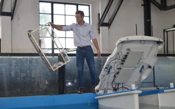 Fabrican un robot solar que recolecta residuos flotantes e hidrocarburos en cuerpos de agua