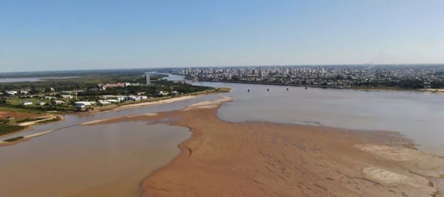 ¿Cómo se explican las aguas bajas en el Río Paraná?