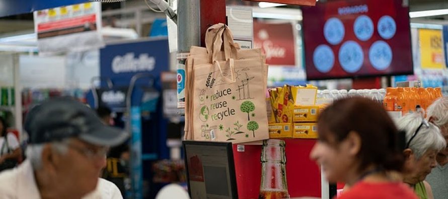 Escobar: comercios reducen y eliminan el expendio de bolsas y sorbetes de un solo uso