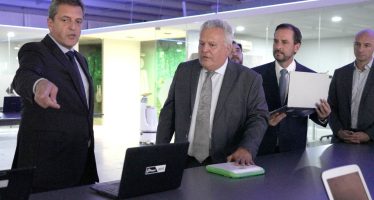 Massa y Sujarchuk inauguraron en Escobar la primera fábrica inteligente de América Latina