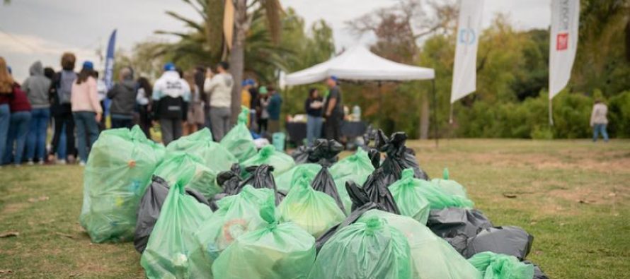 Estudiantes de San Isidro limpiaron la costa para generar conciencia ambiental