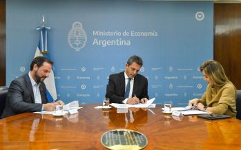 Sergio Massa y Ariel Sujarchuk firmaron un convenio para garantizar el acceso a la red de gas a vecinos de Escobar