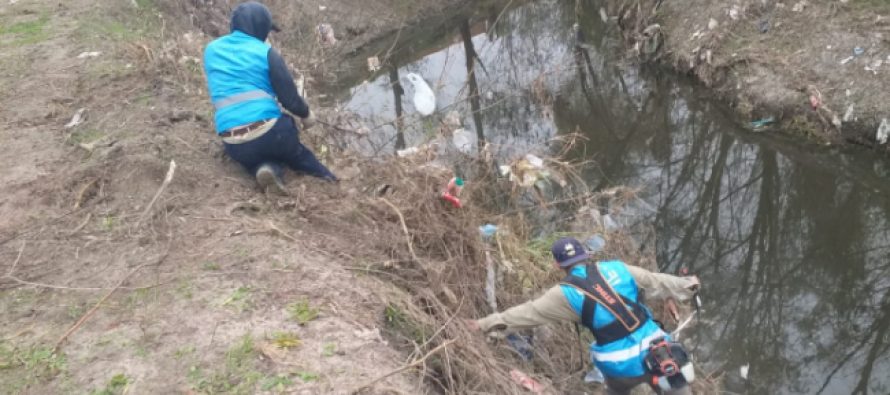 Se lleva a cabo un operativo de limpieza en la cuenca del Luján en Escobar