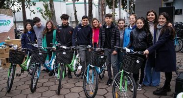 San Nicolás: entregaron bicis a estudiantes y recibió la certificación de Puerto Sustentable