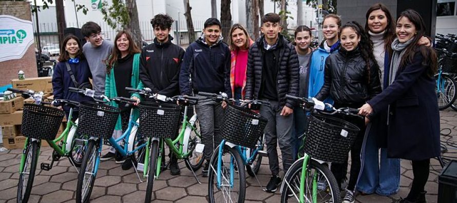 San Nicolás: entregaron bicis a estudiantes y recibió la certificación de Puerto Sustentable