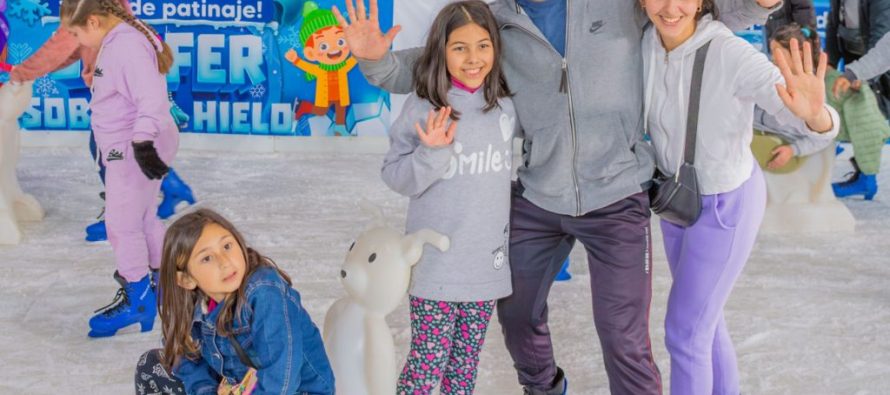 Pista de Hielo en el Parque Náutico por el Mes de las Infancias