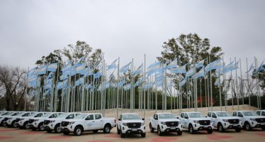 Ambiente entregó vehículos para fortalecer el cuidado de los bosques