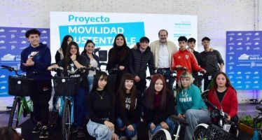 Movilidad Sustentable: entregaron bicicletas a estudiantes que presentaron proyectos ambientales para su comunidad