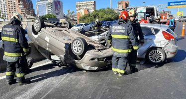 Vicente López: tres heridos en un choque y vuelco sobre la avenida General Paz