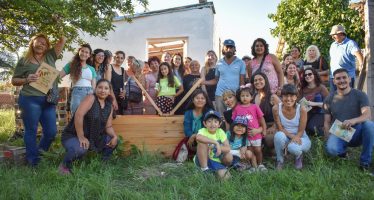 Ambiente de la Provincia entregó biblioteca y composteras a una biblioteca popular de San Fernando