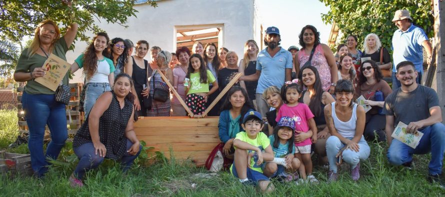 Ambiente de la Provincia entregó biblioteca y composteras a una biblioteca popular de San Fernando