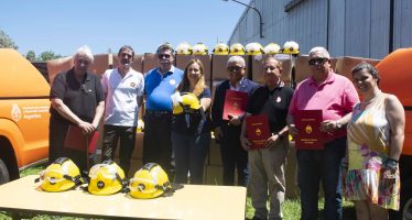 Ambiente entregó equipamiento a bomberos para el combate de incendios forestales