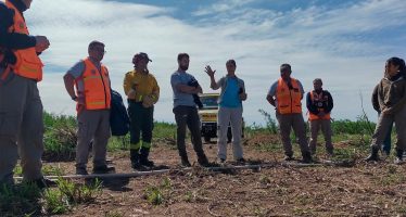 Especialistas de la Universidad del Litoral realizan quemas controladas en humedales para evitar incendios