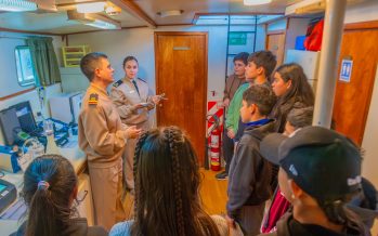 El Barco Laboratorio de Prefectura visitó la Escuela Técnica N°1 del Delta