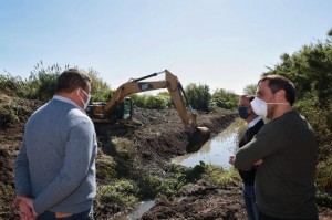 El ministro de Ambiente y Desarrollo Sostenible, Juan Cabandié, fue recibido por el intendente de Escobar, Ariel Sujarchuk,